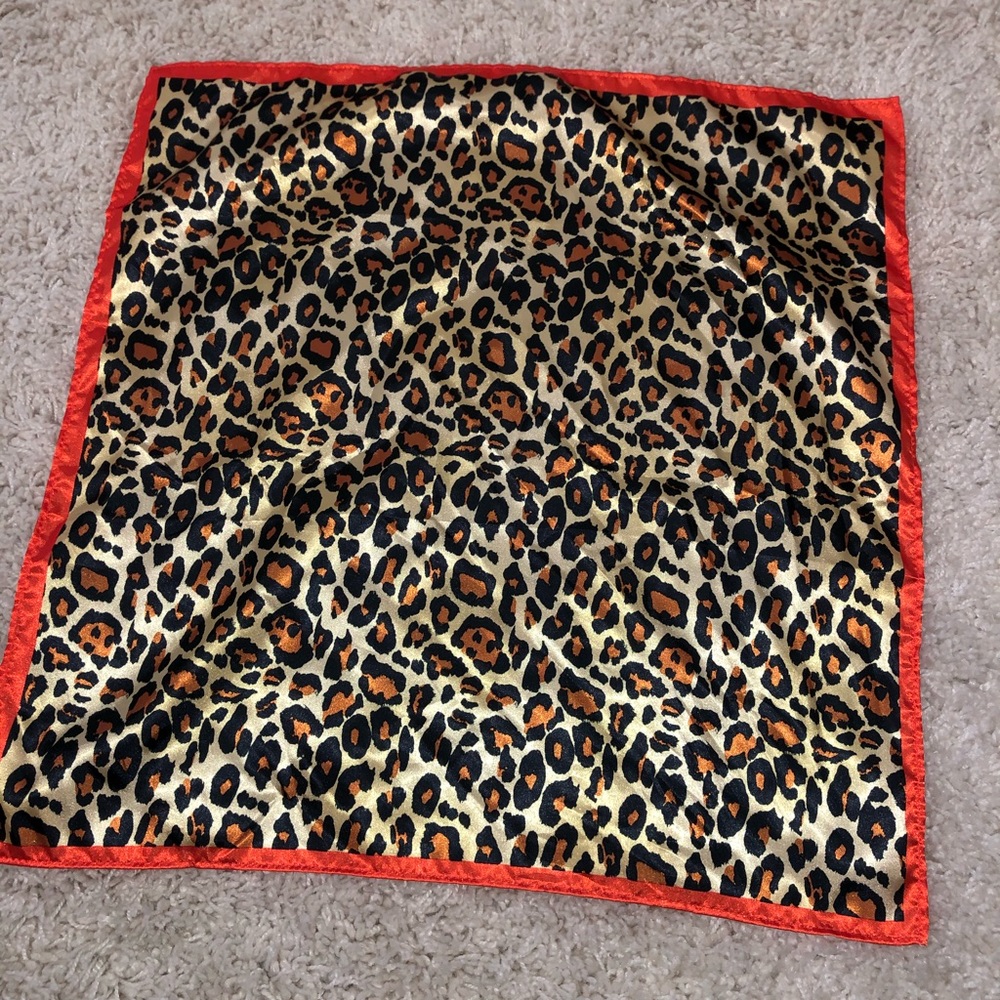 Cheetah neck scarf